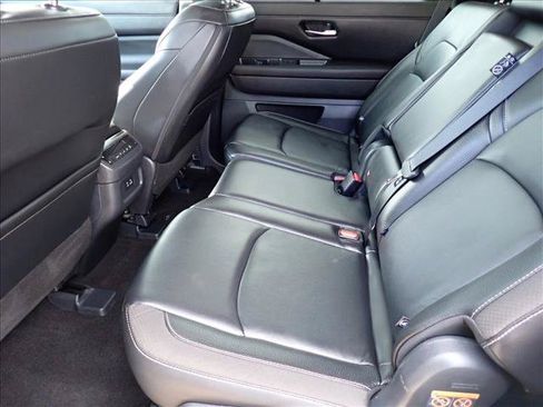 Used 2023 Nissan Pathfinder SL AWD/4WD image 10