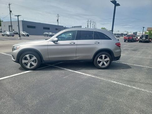 Used 2019 Mercedes-Benz GLC 300 4MATIC image 2