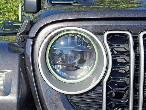 Used 2024 Jeep Wrangler Unlimited Sahara AWD/4WD image 9