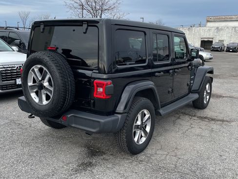 Used 2019 Jeep Wrangler Unlimited Sahara image 3