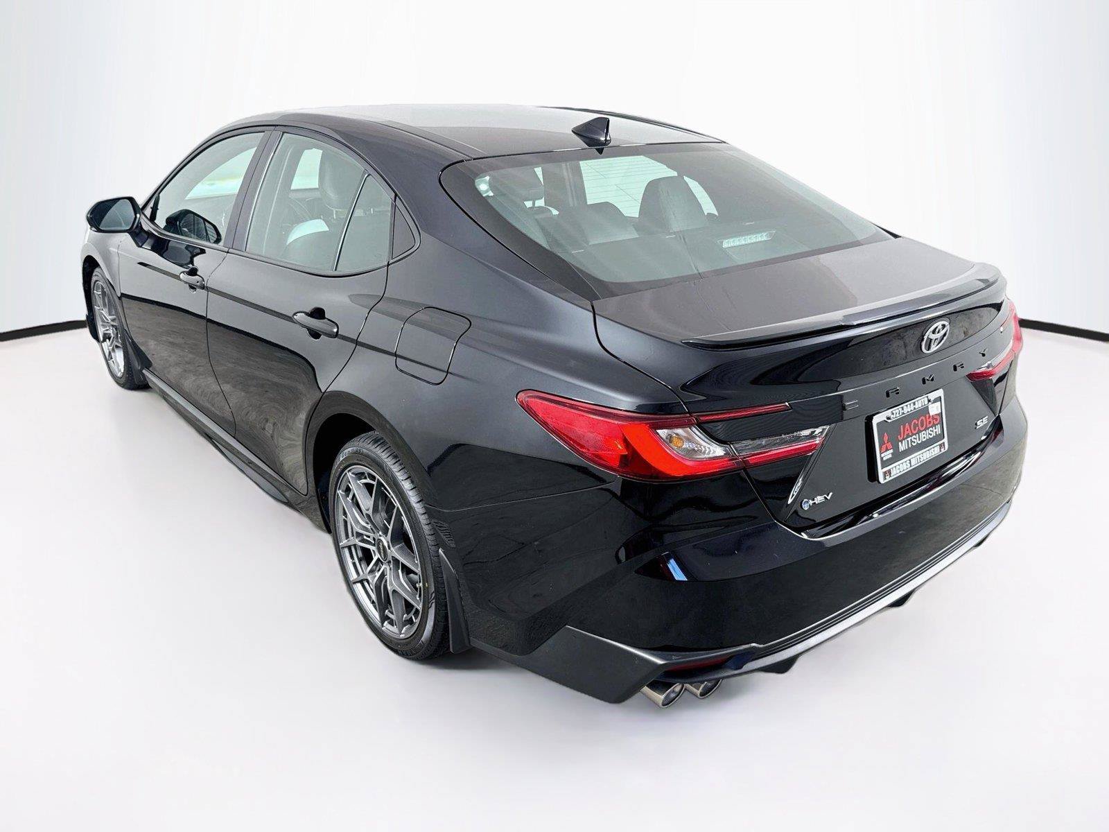 Used 2026 Toyota Camry SE FWD image 3