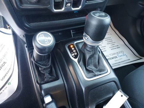 Used 2021 Jeep Wrangler Unlimited Sport AWD/4WD image 25