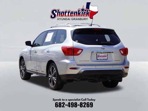 Used 2018 Nissan Pathfinder Platinum FWD image 8