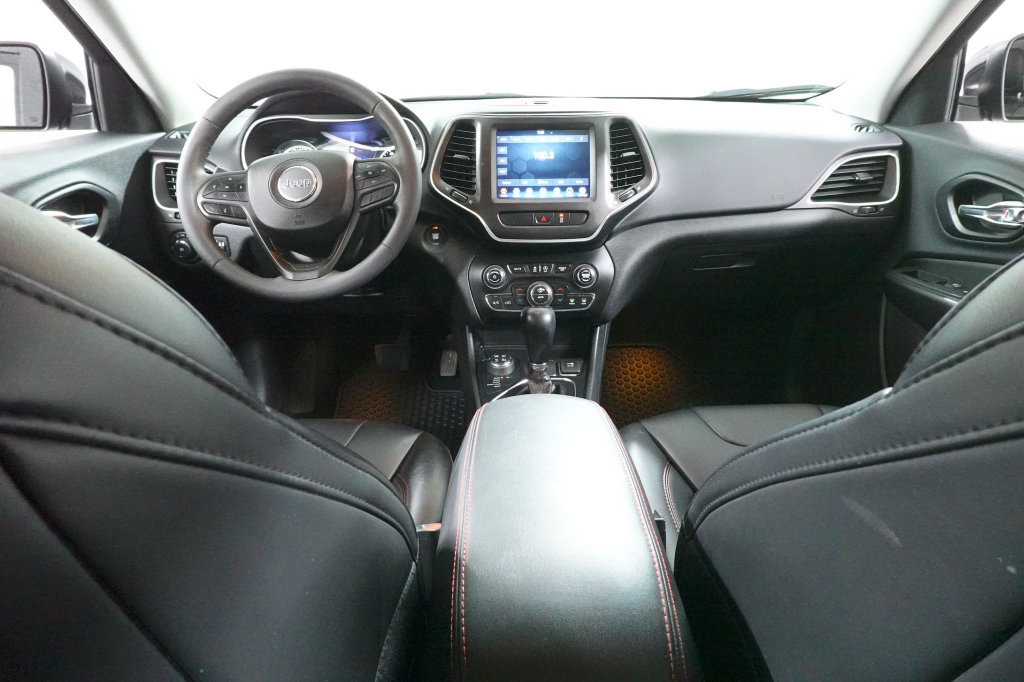 Used 2022 Jeep Cherokee Trailhawk AWD/4WD image 32
