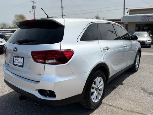 Used 2020 Kia Sorento FWD V6 image 3