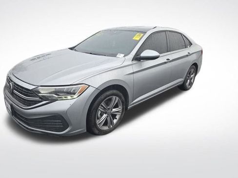 Used 2023 Volkswagen Jetta SE image 3