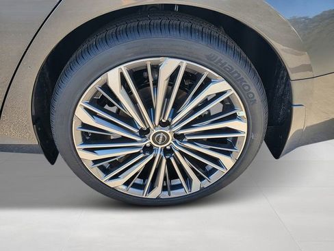 Certified 2025 Nissan Altima 2.5 SL FWD image 9