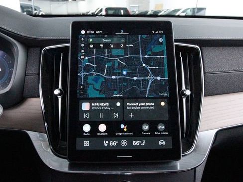 Certified 2025 Volvo XC90 B6 Plus image 15