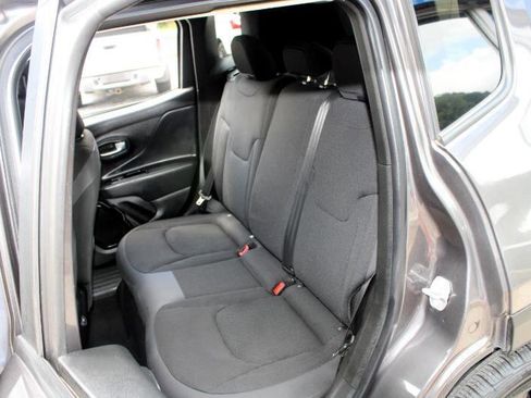 Used 2018 Jeep Renegade Altitude w/ UConnect 8.4 Nav Group image 14