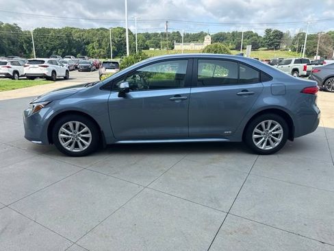 Used 2025 Toyota Corolla LE w/ LE Premium Package AWD/4WD image 4