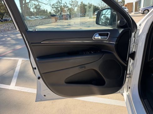 Used 2020 Jeep Grand Cherokee Limited X image 22