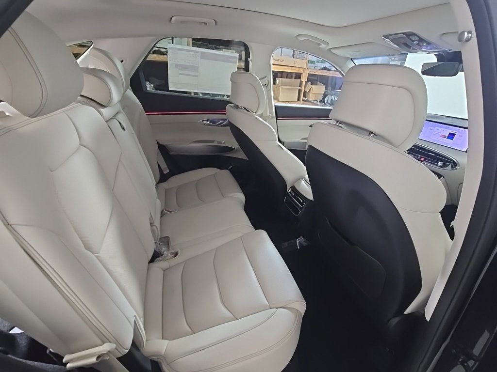 New 2027 Genesis GV70 2.5T Select AWD/4WD image 28