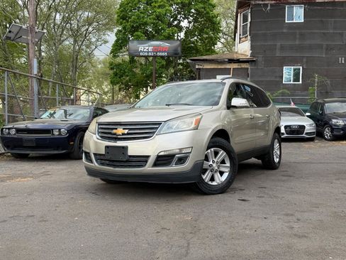 Used 2014 Chevrolet Traverse LT FWD image 2