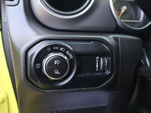 Used 2023 Jeep Gladiator Sport AWD/4WD image 13