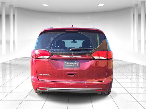 Used 2020 Chrysler Pacifica Touring-L image 4