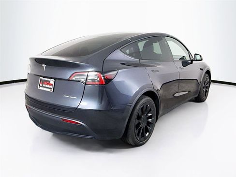 Used 2024 Tesla Model Y Long Range AWD/4WD image 10