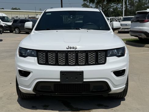 Used 2018 Jeep Grand Cherokee Altitude RWD image 10