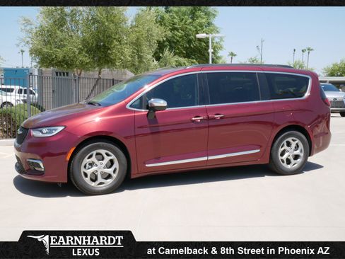 Used 2023 Chrysler Pacifica Limited FWD image 1