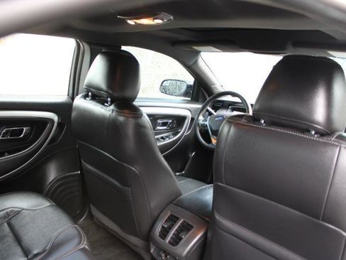 Used 2018 Ford Taurus SEL w/ Equipment Group 201A FWD image 12