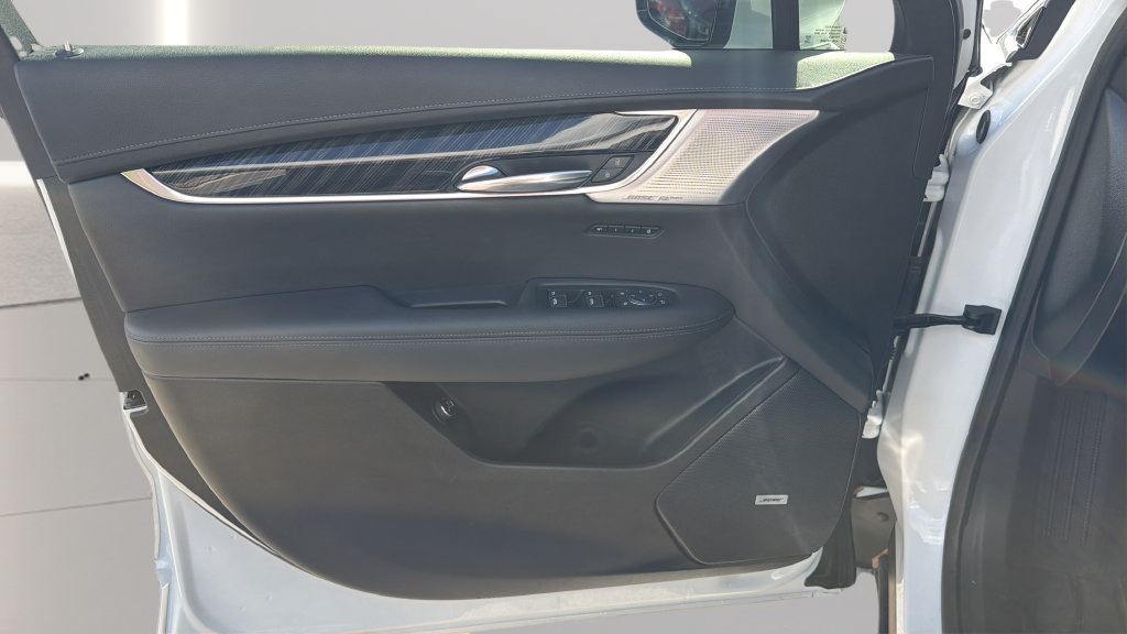 Used 2024 Cadillac XT6 Premium Luxury FWD image 9