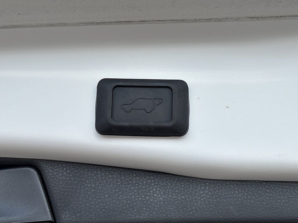 Used 2025 Toyota RAV4 XLE Premium FWD image 7