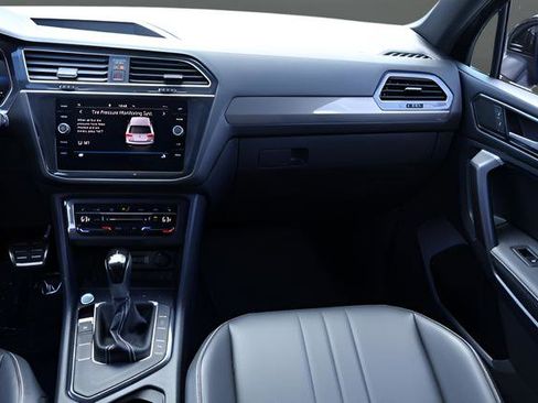 Certified 2023 Volkswagen Tiguan SE R-Line FWD image 17