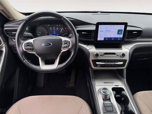 Used 2022 Ford Explorer XLT image 10