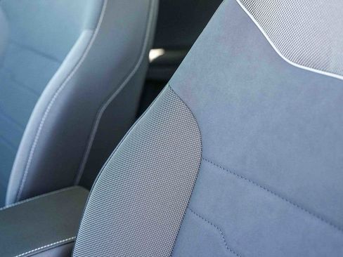 Used 2025 Volkswagen Taos SE image 25