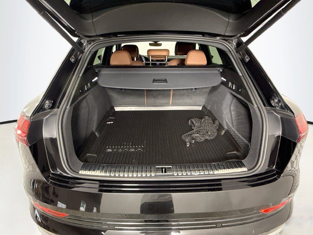 Used 2022 Audi e-tron Premium Plus AWD/4WD image 26