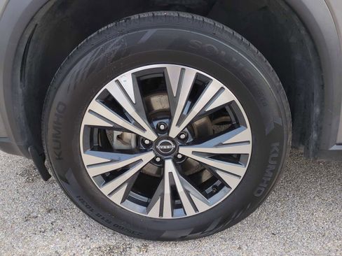 Used 2023 Nissan Rogue SV image 32