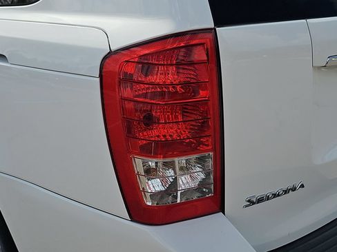 Used 2012 Kia Sedona EX FWD image 30