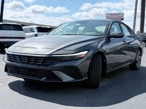 New 2025 Hyundai Elantra Limited image 3