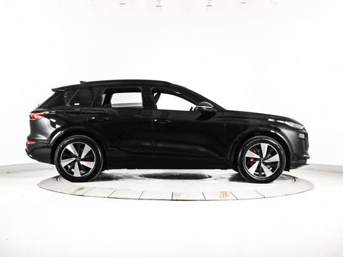 Certified 2025 Audi SQ6 e-tron Prestige w/ Black Optic Package image 4