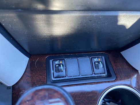 Used 2014 Toyota Camry L image 33