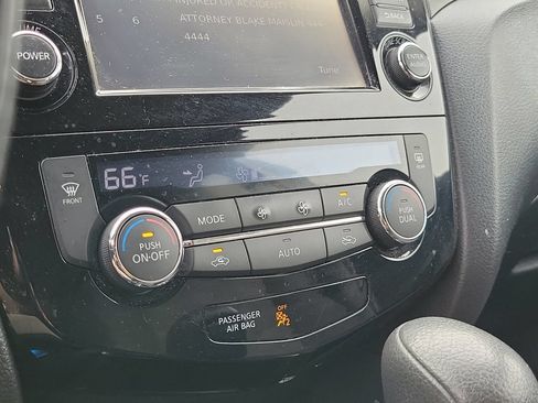 Used 2016 Nissan Rogue AWD image 30