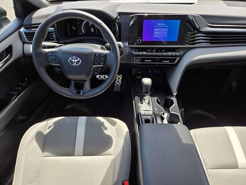 Used 2025 Toyota Camry SE AWD/4WD image 19