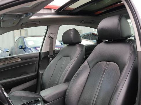 Used 2019 Hyundai Sonata Limited w/ Ultimate Package 04 FWD image 10