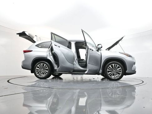 Used 2020 Toyota Highlander Platinum AWD/4WD image 44