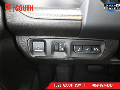 Used 2022 GMC Acadia AT4 w/ Technology Package image 21