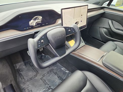 Used 2021 Tesla Model S Plaid image 15