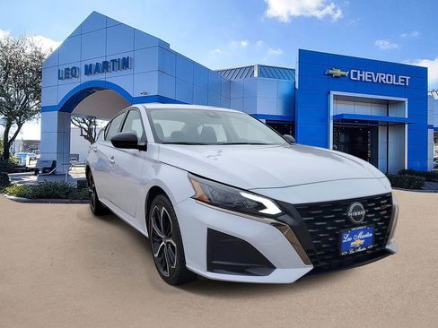 Used 2024 Nissan Altima 2.5 SR FWD image 3