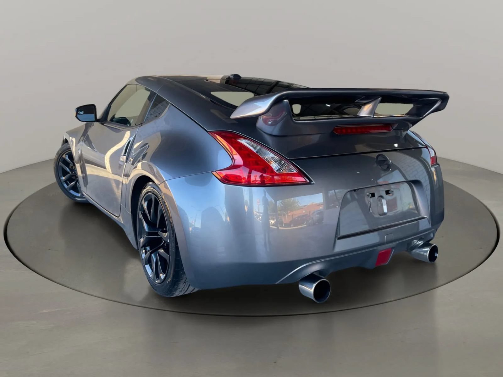 Used 2016 Nissan 370Z Touring RWD image 3