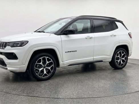 Used 2025 Jeep Compass Limited AWD/4WD image 3