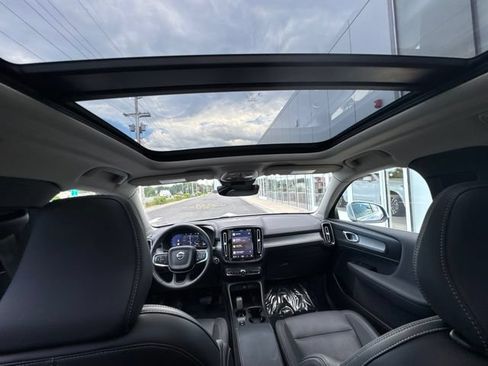 Certified 2025 Volvo XC40 B5 Core AWD/4WD image 16