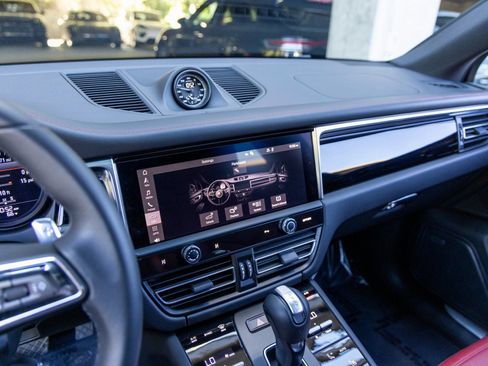 Certified 2025 Porsche Macan S image 35