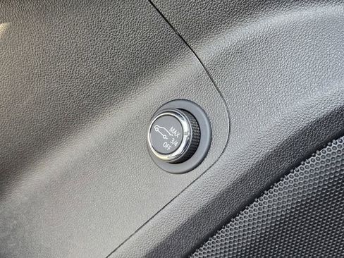 Used 2023 GMC Acadia SLT image 22