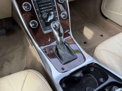 Used 2014 Volvo XC70 T6 image 16