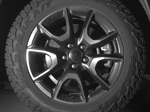 Used 2025 Jeep Compass Trailhawk image 13