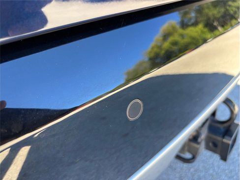 Used 2019 Land Rover Discovery HSE image 15