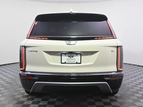 New 2027 Cadillac Vistiq Sport w/ LPO, Floor Liner Package AWD/4WD image 5